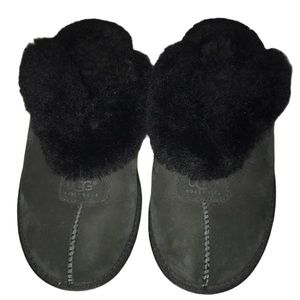 Ugg Black Slippers Size 7